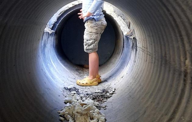Image of child in tunnel wearing crocs