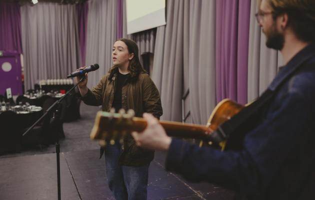 Ellie Beaton leads the delegates in song. Photo: European Rural Youth Parliament / By Rhea